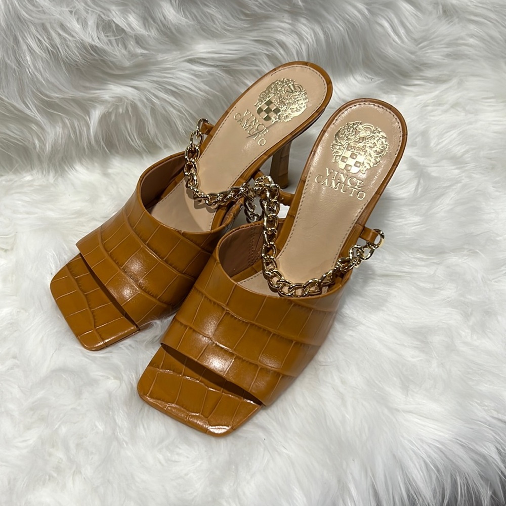 VINCE CAMUTO HEELS